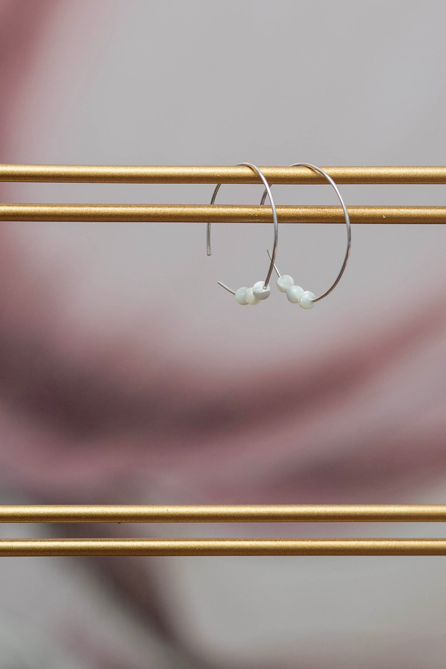 HOOP WITH PEARLS EARRINGS | SILVER
